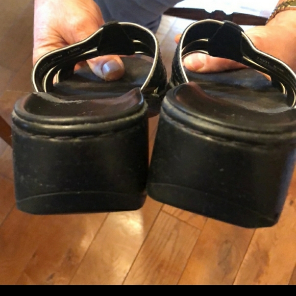 Clarks Comfortable Slip on wedge sandal - Picture 3 of 4